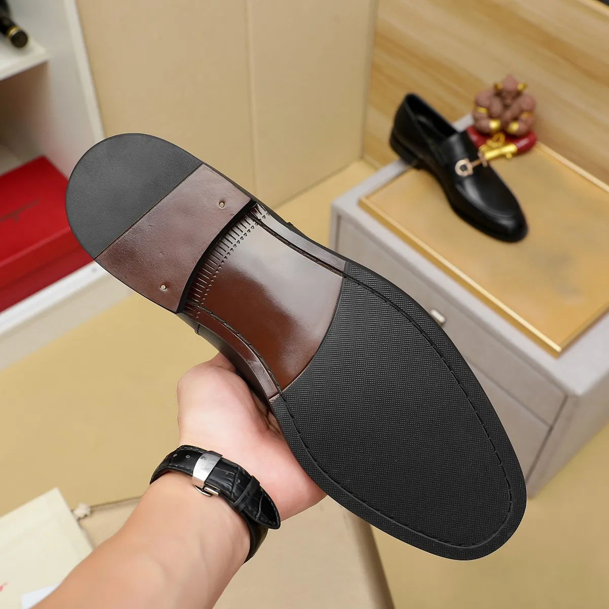 Men's shoes 💰440 Ferragamo [Ferragamo] top imported suit men's shoes 💯Original copy of the official website, product materials: selected imported embossed calfskin + luxury hardware buckle accessories ~ imported water-dyed cow 🐂 leather lining. Strong three-dimensional visual effect, original combination outsole, multiple colors available😘 Size: 39-44 (38.45.46. Customized)